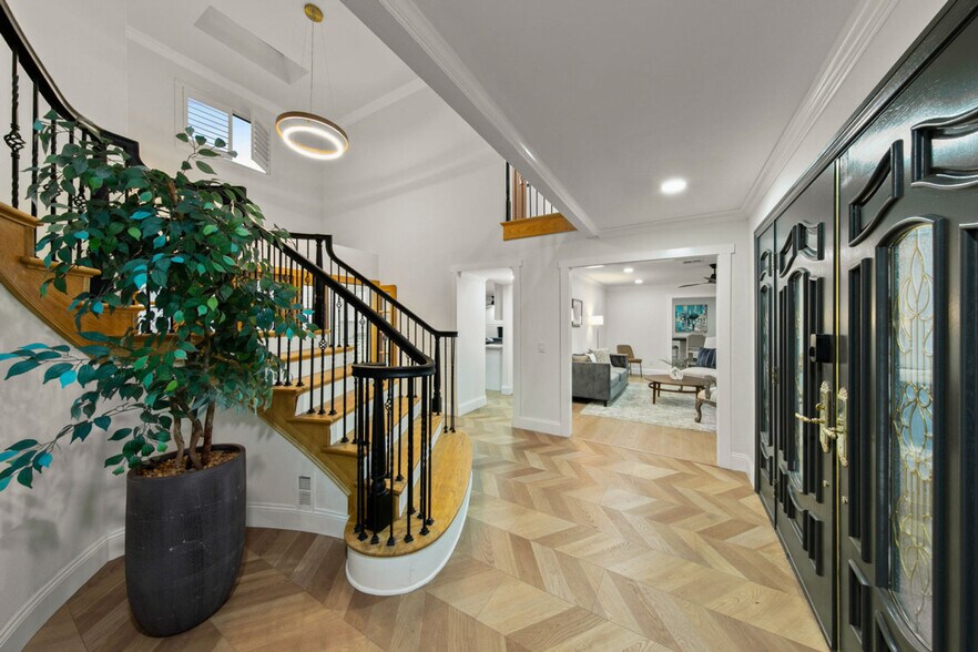 Building Photo - 4367 Summit Dr