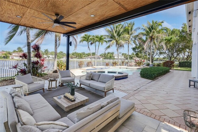 Building Photo - 926 Marina Dr