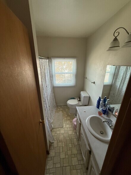 Building Photo - 207 Amory St