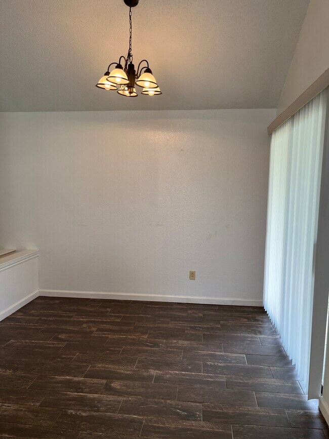 Building Photo - 106 Hollywood Dr
