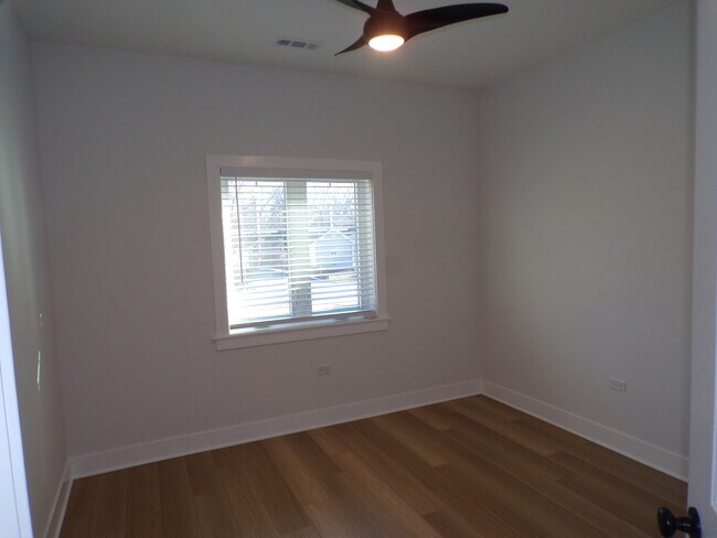 Building Photo - 33476 N Evergreen Dr