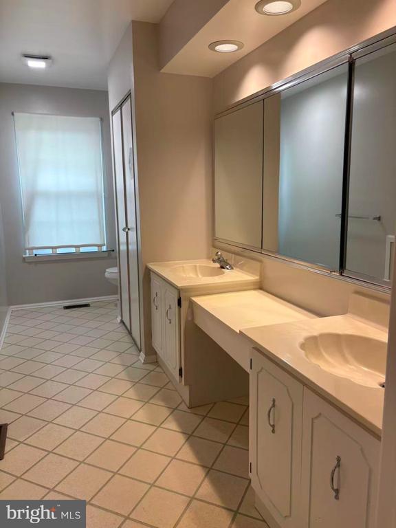 Building Photo - 57 E Oleander Dr