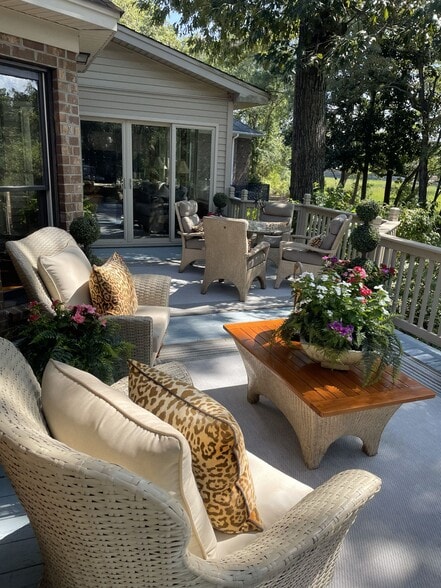 Deck - 927 blue crab way