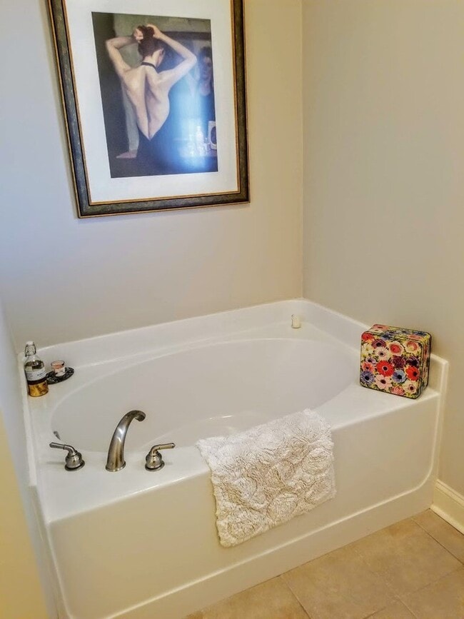 Building Photo - 213 Cherrybark St