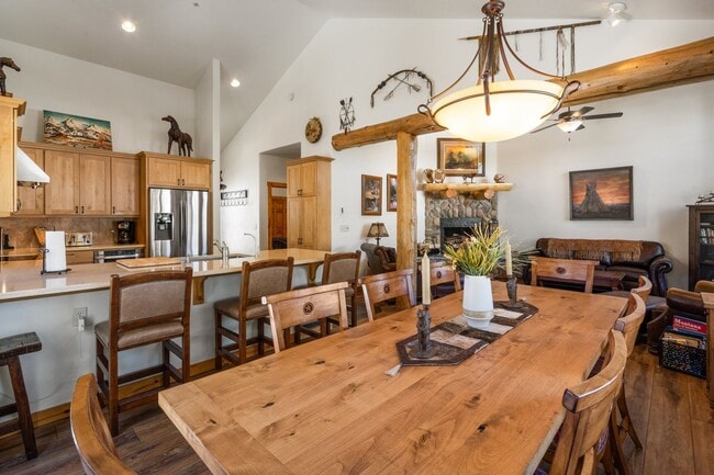 Building Photo - 4 Bed, 4 Bath Condo in The Big Sky Meadow with Garage!