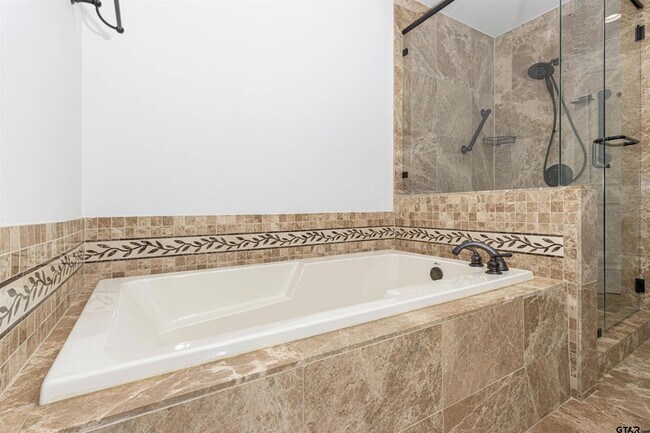 Building Photo - 2801 Wexford Dr