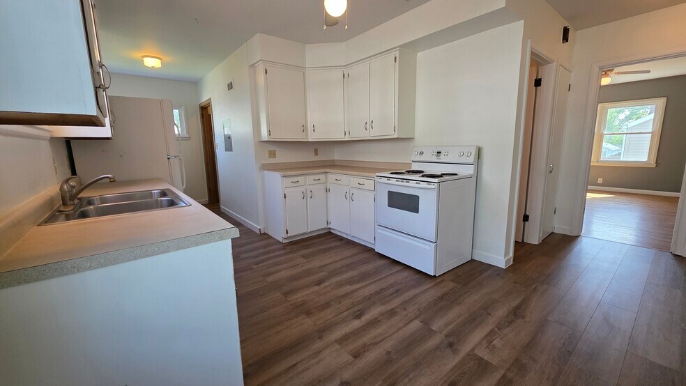 Kitchen - 1817 E Ave NE