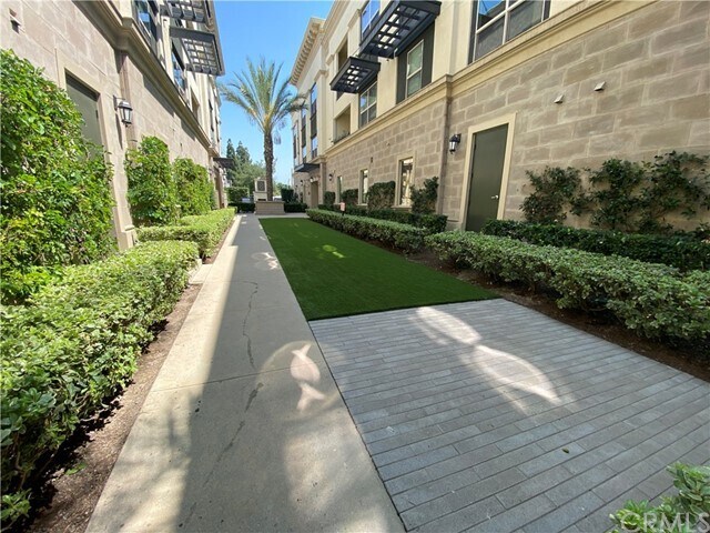 Building Photo - 524 S Anaheim Blvd