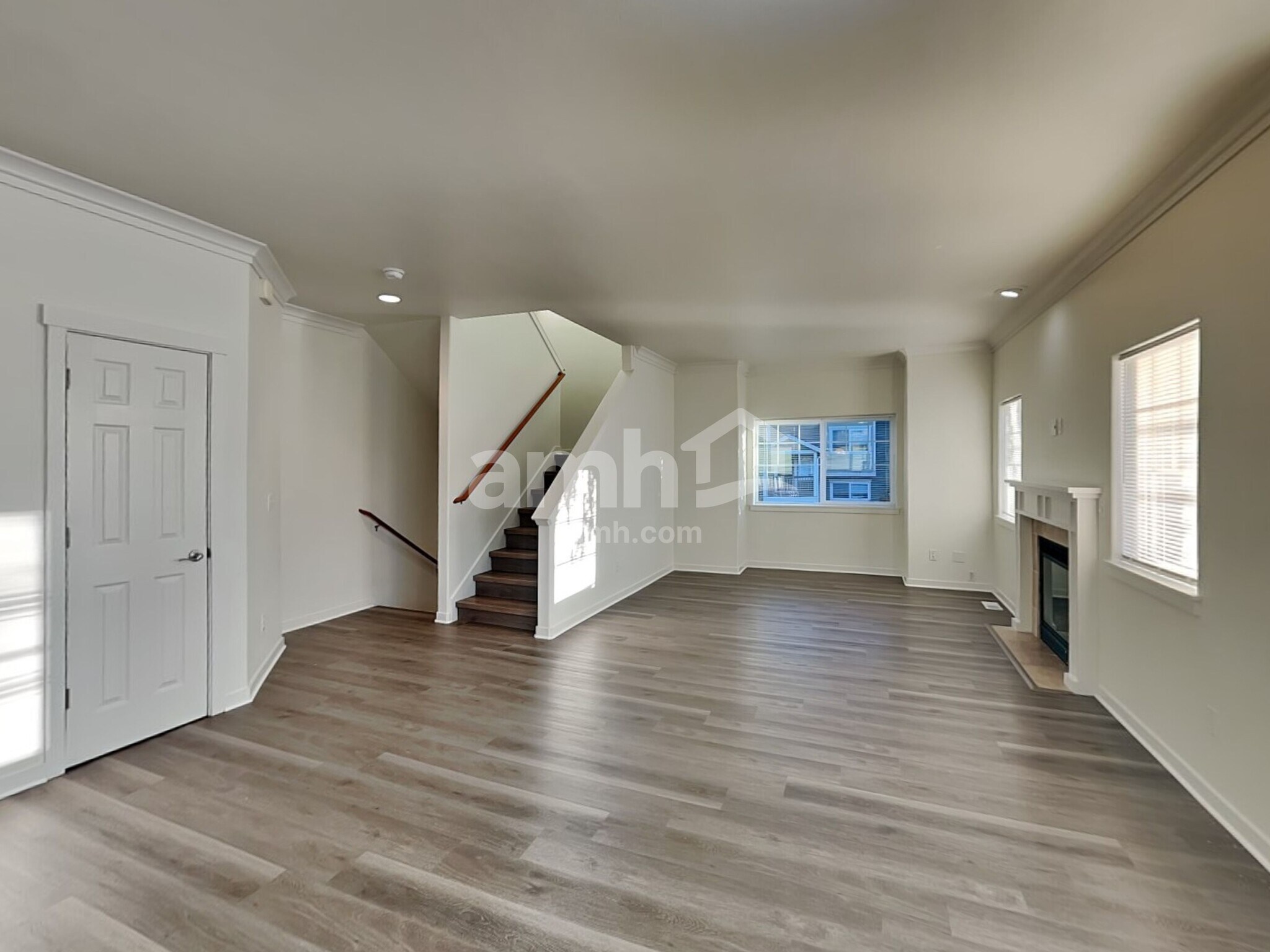 Building Photo - 7329 Rainier Dr