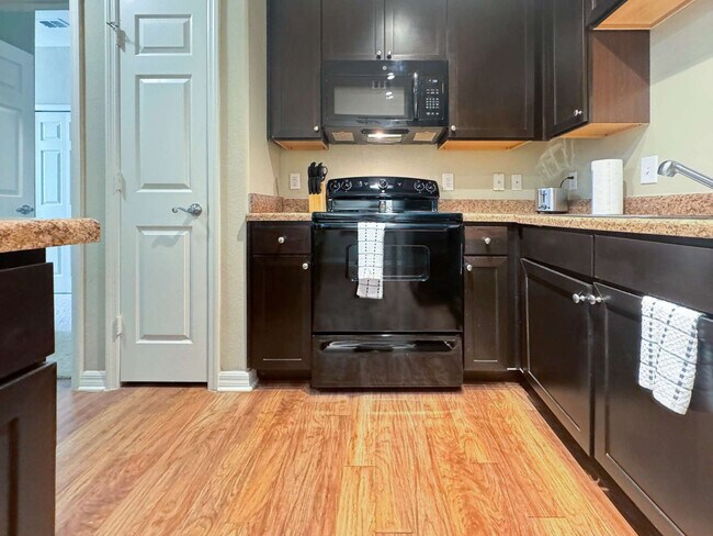 Building Photo - 1770 Bearberry Cir