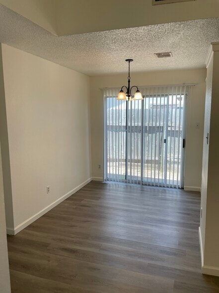 Dining - 412 Greenlawn Blvd