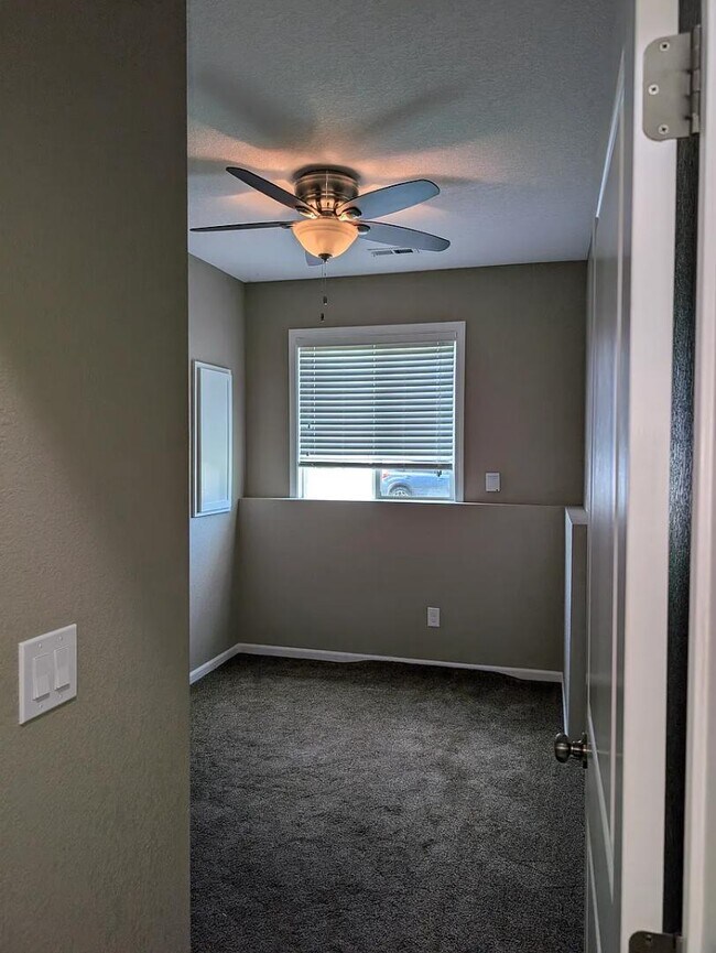 Building Photo - 3711 Marigold Dr