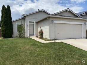 Building Photo - Charming 3 Bedroom, 2 Bath Home in Peacefu...