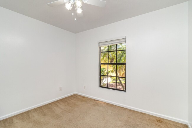 Building Photo - 1165 Luminary Cir