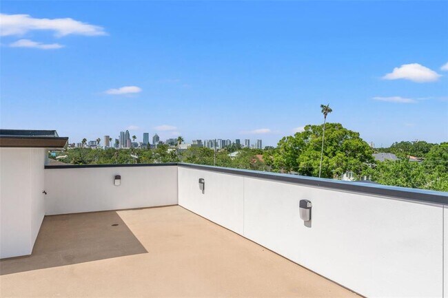 Building Photo - 500 E Davis Blvd