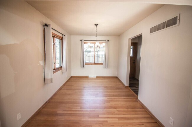 Building Photo - 706 North St