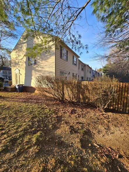 Building Photo - 5515 Cheshire Meadows Way