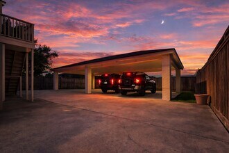 Building Photo - 2126 Banks St