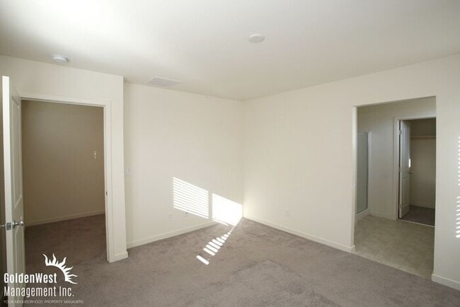 Building Photo - Modern 3Bdm 2.5Ba Two-Story Home in the Heart of Las Vegas