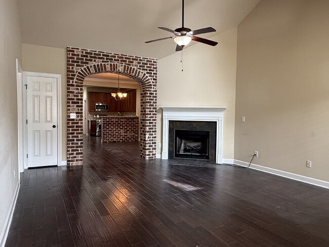 Building Photo - 1012 Scarlet Woods