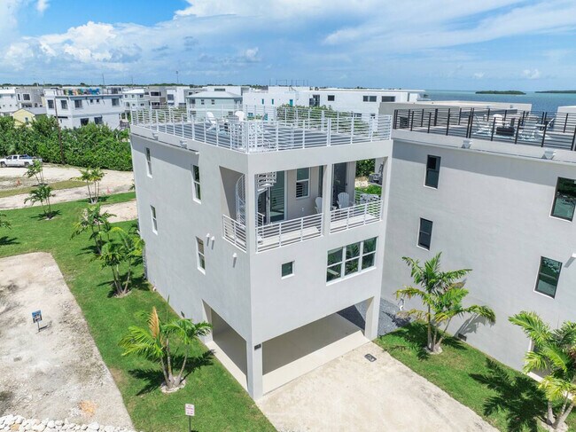 Building Photo - 99 Seaside Ave