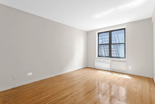 Building Photo - Newly Renovated 1 Bedroom 1 Bathroom  Avai...