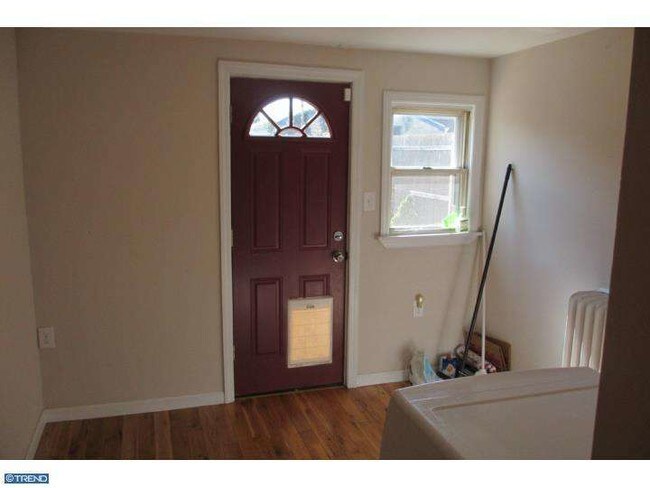 Building Photo - 373 Martin St