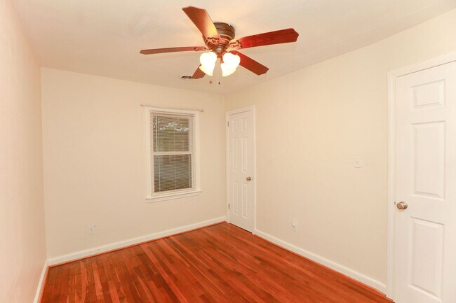 Building Photo - Gorgeous home rental in Virginia Beach!