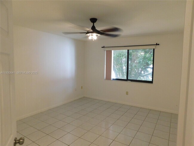 Building Photo - 9688 SW 138th Ave