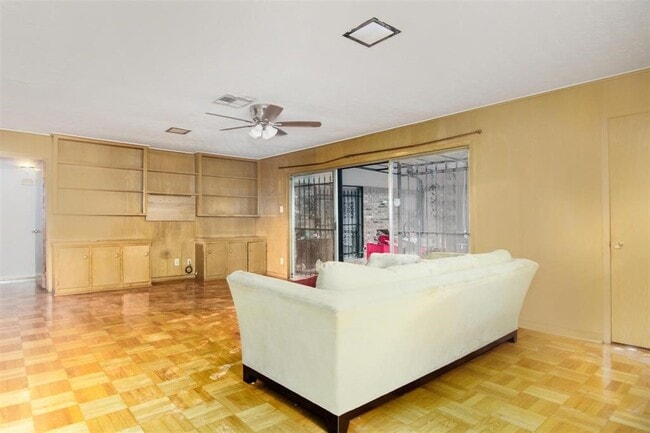 Building Photo - 4015 Mischire Dr