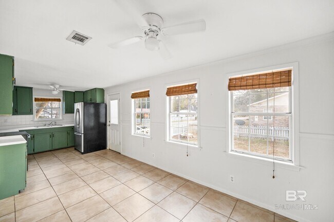 Building Photo - 358 Pecan Ave