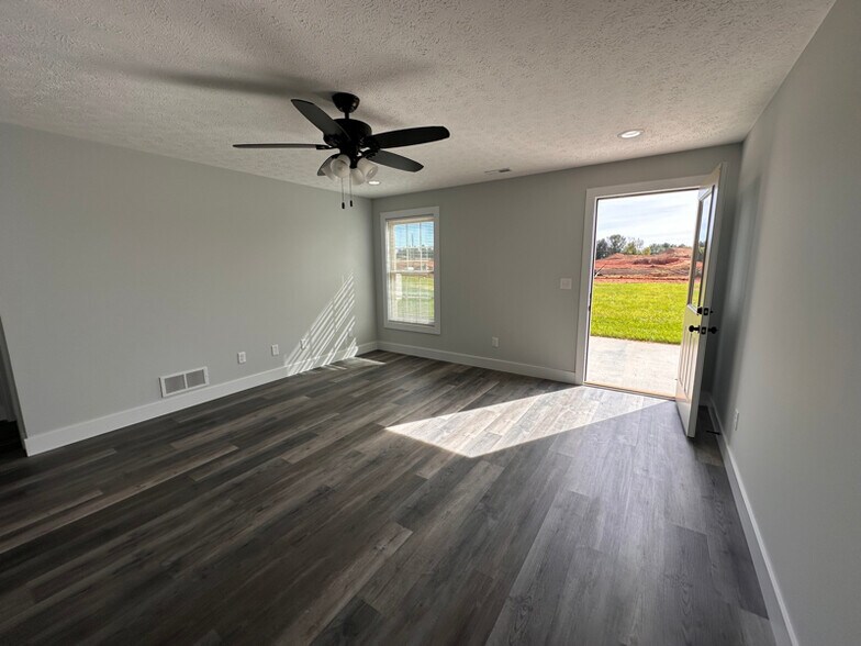 Building Photo - 824 Otter Creek Rd