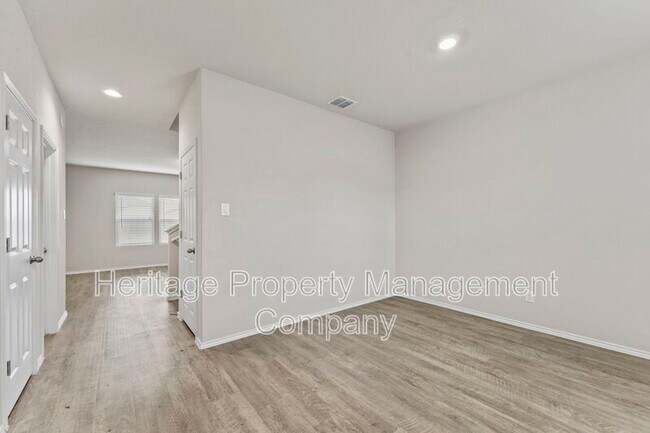 Building Photo - 7115 Mesa Cliffs