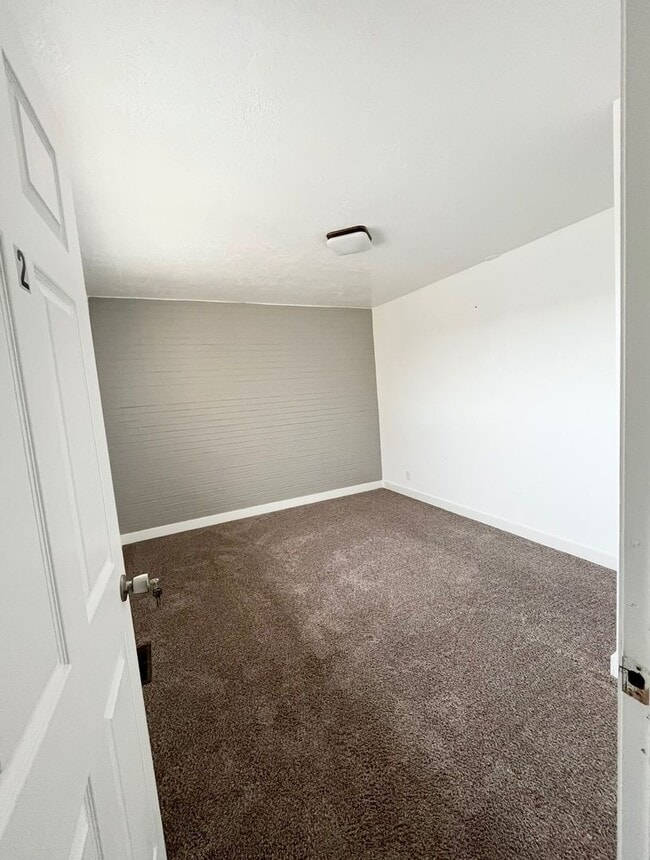 Building Photo - Beautiful Home right next to Lavelle Edwards Stadium Provo!