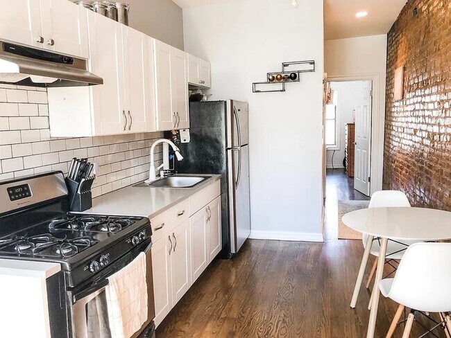 Building Photo - 380 6th Ave