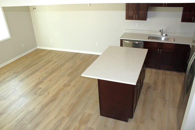 Building Photo - 105 E Division St