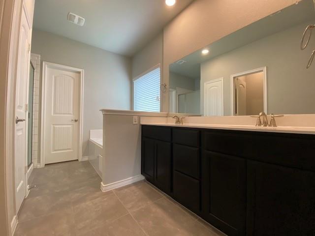 Building Photo - 913 Dickens Dr