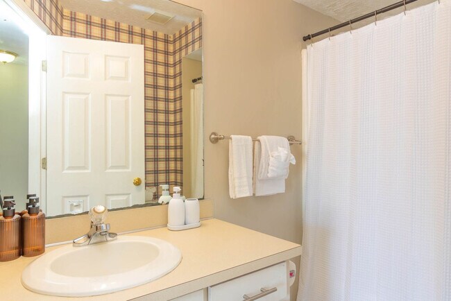 Building Photo - 1930 16th Ave