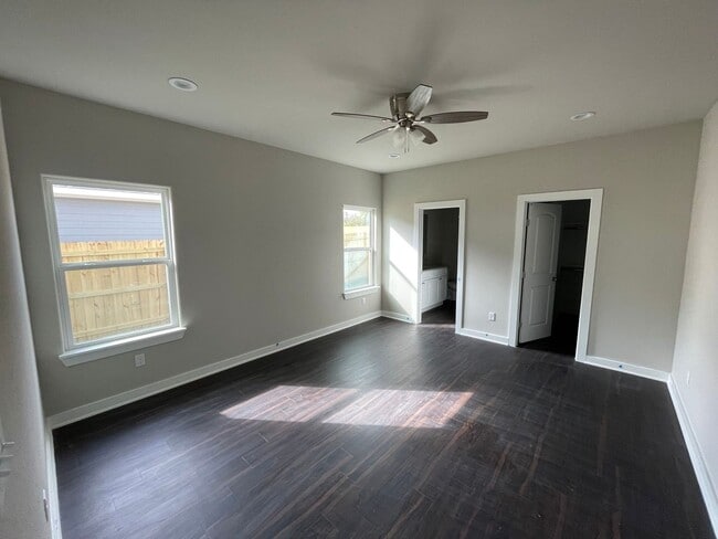 Building Photo - 3 BR/2 BA Corsicana Home