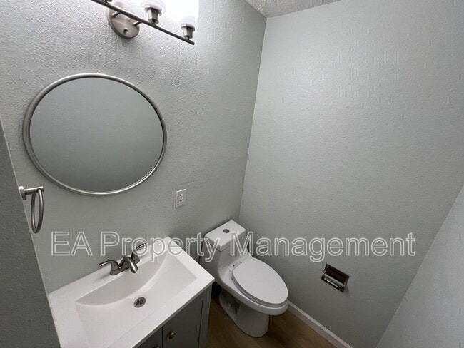 Building Photo - 6012 Calle Nueve NW