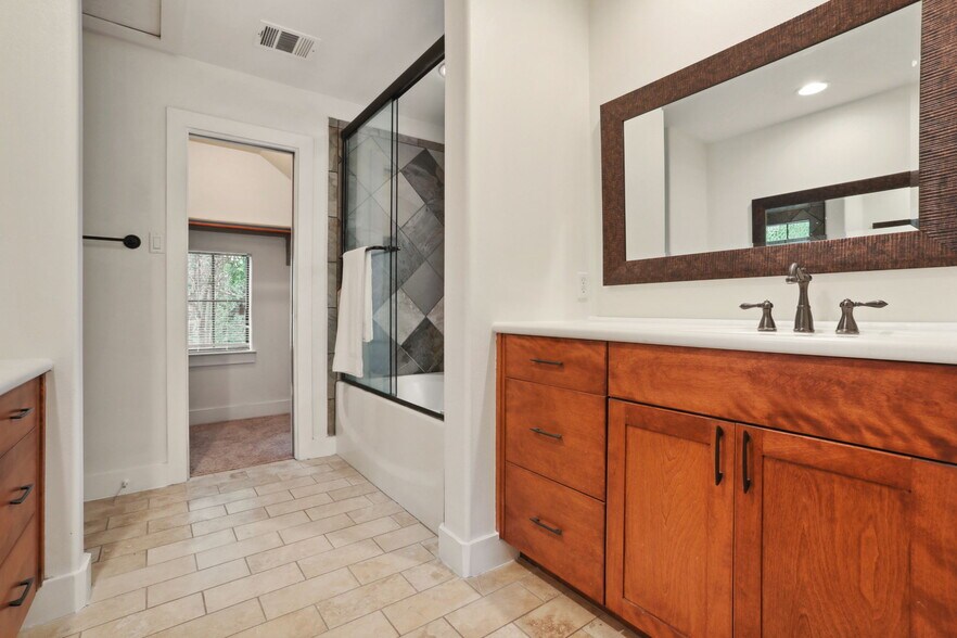 Building Photo - 2309 Kinney Rd