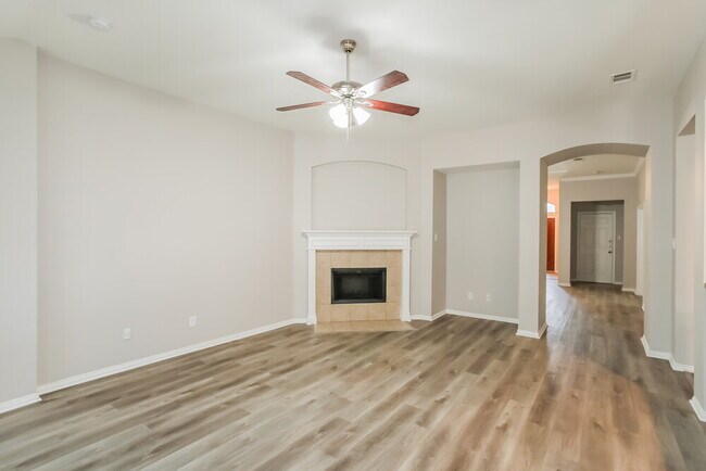 Building Photo - 924 Hemlock Trail