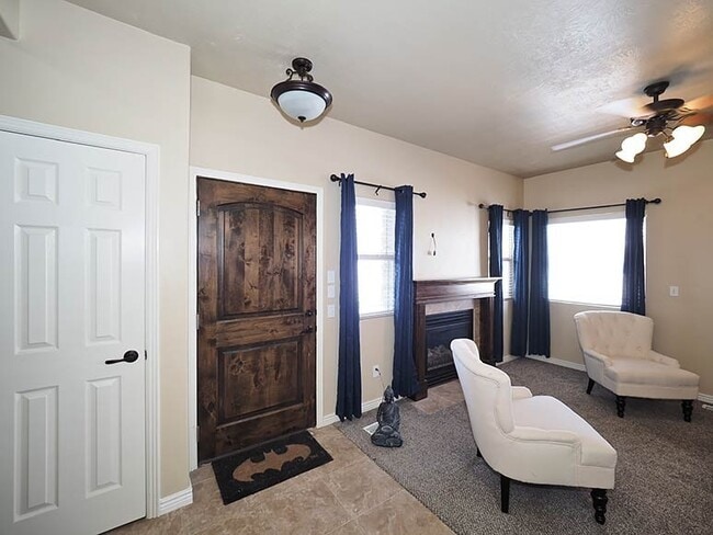 Building Photo - Perfect Town Home in Eagle Mountain