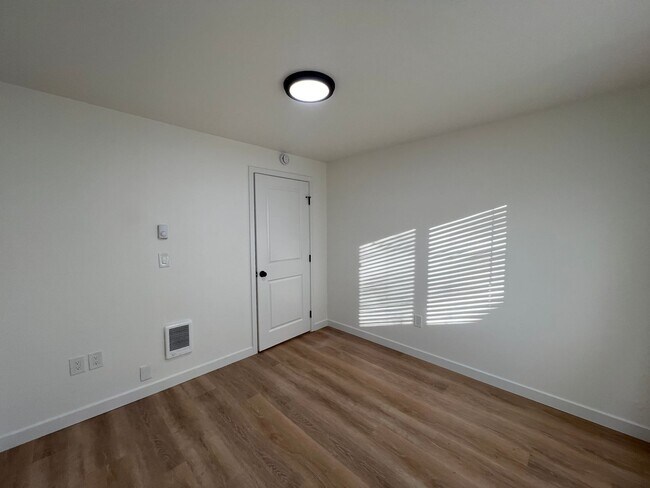 Building Photo - $500.00 OFF Move In Costs Special!