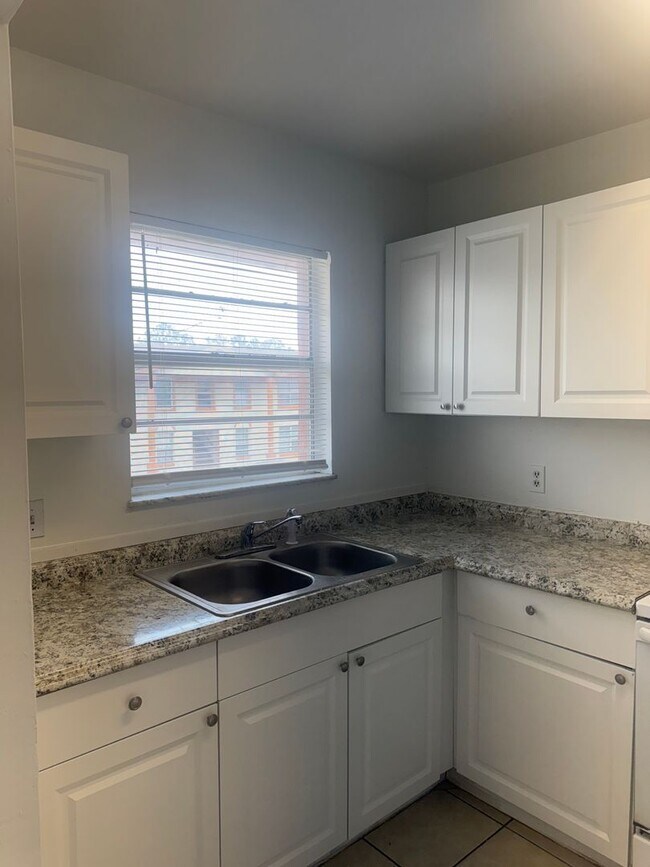 Building Photo - Spacious unit in Essex Park Condo, Kissimmee