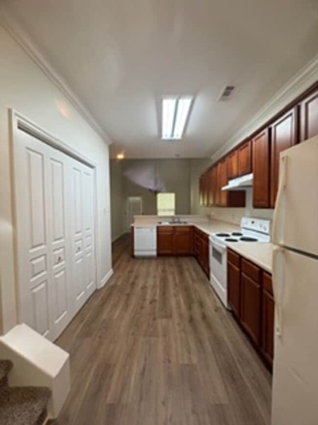 Building Photo - Knoxville Lovell Road Area 3 Bedroom 2.5 Bath with Garage Lawn Maintenance and Trash Pick up incl...