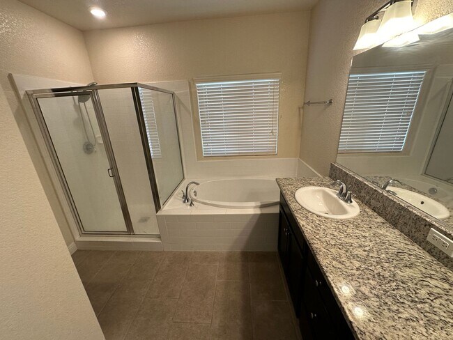 Building Photo - 3732 Bonifacio Way