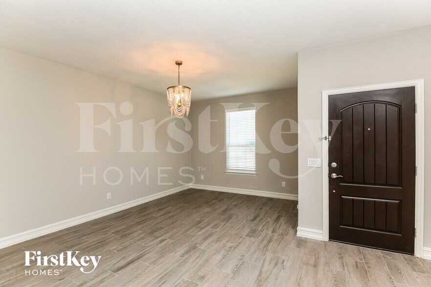 Building Photo - 937 Crest Breeze Dr