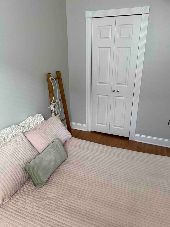 Building Photo - 15 Bond St