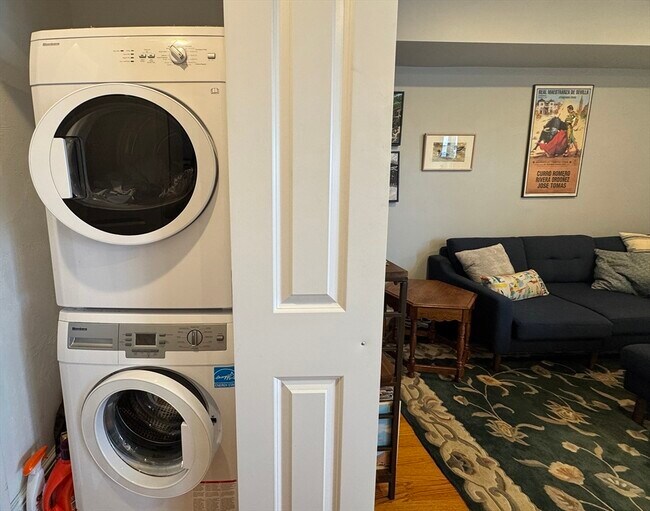 Building Photo - 214-216 E Eagle St